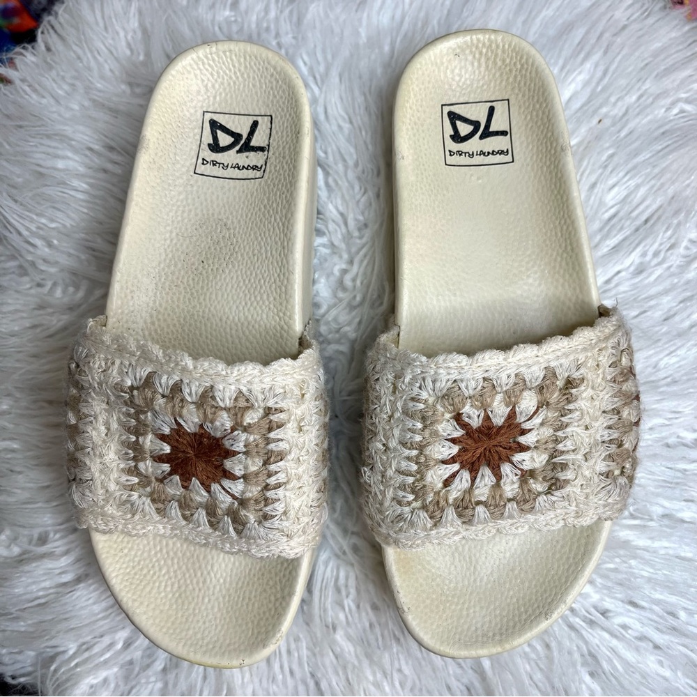 Chinese Laundry Dirty Laundry Granny Square Crochet sandals slides brown Tan
